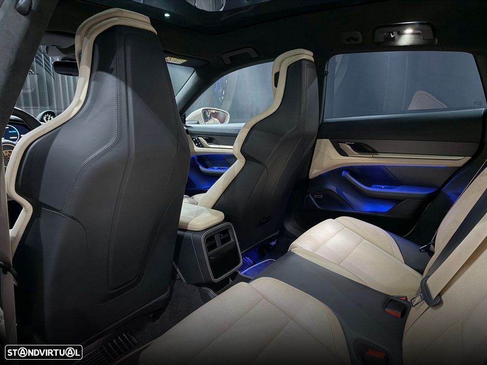 Porsche Taycan Cross Turismo Turbo - 41