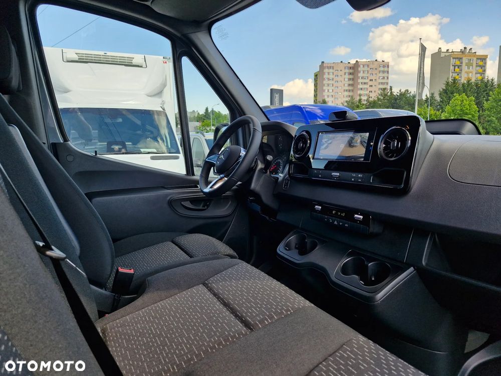 Mercedes-Benz Sprinter - 12