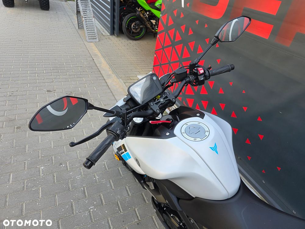 Yamaha MT - 16
