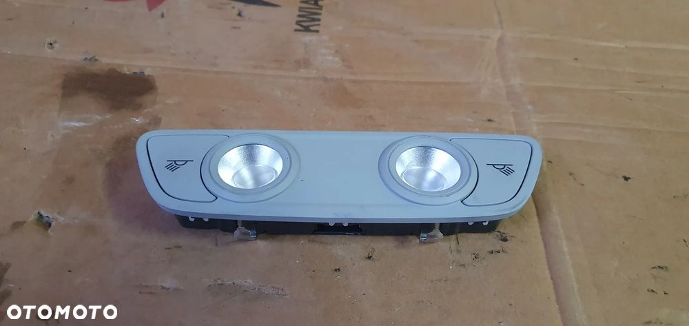 Lampka oświetlenie kabiny podsufitki Audi A4 B9 4M0947111 8W0947111 - 2