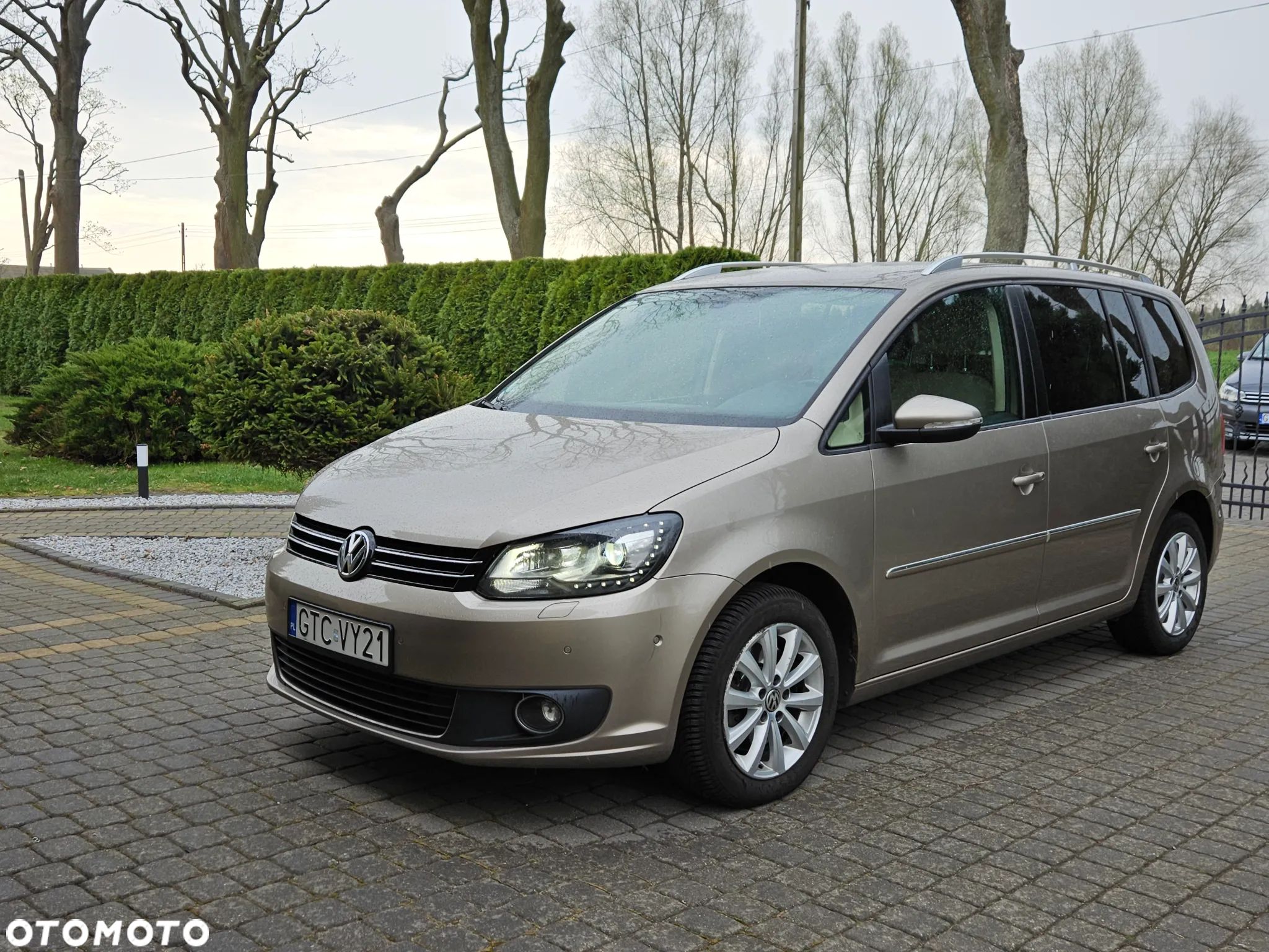 Volkswagen Touran 2.0 TDI DPF Highline DSG - 1