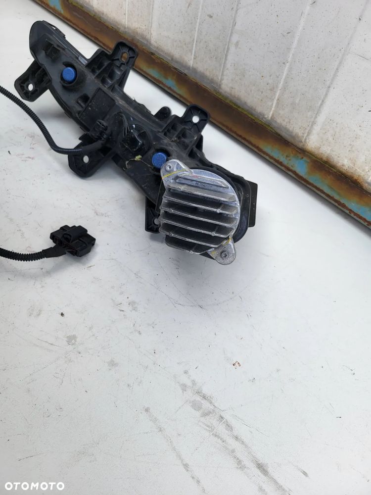 Halogen prawy LED DRL Peugeot 2008 208 II - 4