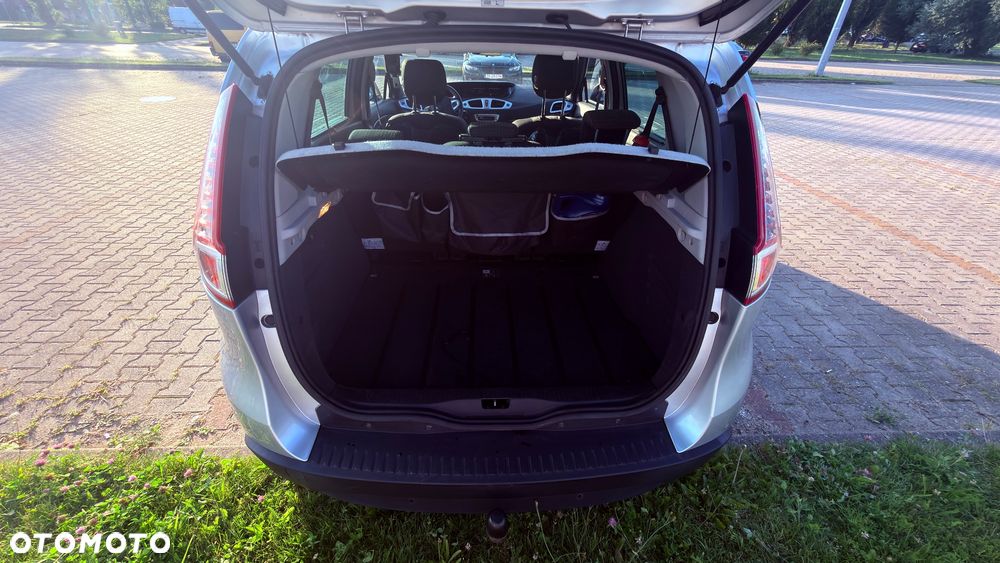 Renault Scenic 1.6 16V 110 Dynamique - 15