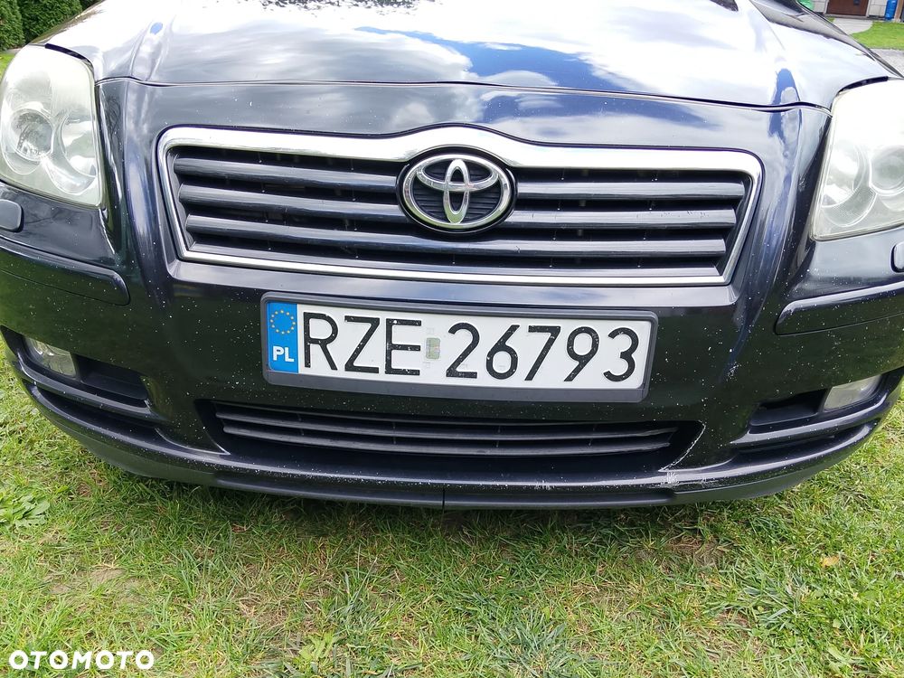 Toyota Avensis - 17