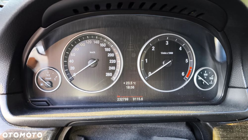 BMW Seria 5 520d Luxury Line - 9