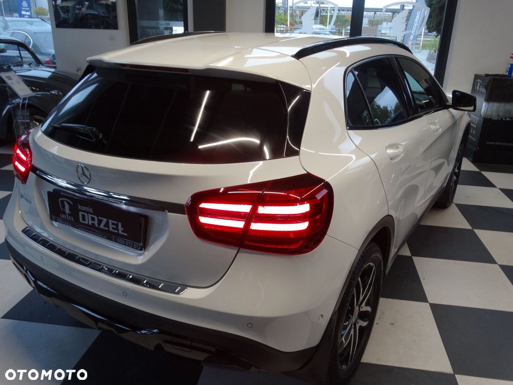 Mercedes-Benz GLA - 4