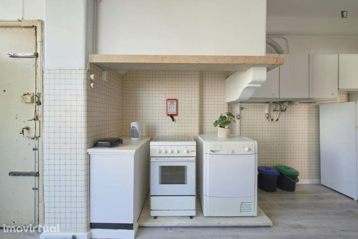 Quarto - localizado em Alameda Lisbon - Grande imagem: 5/29