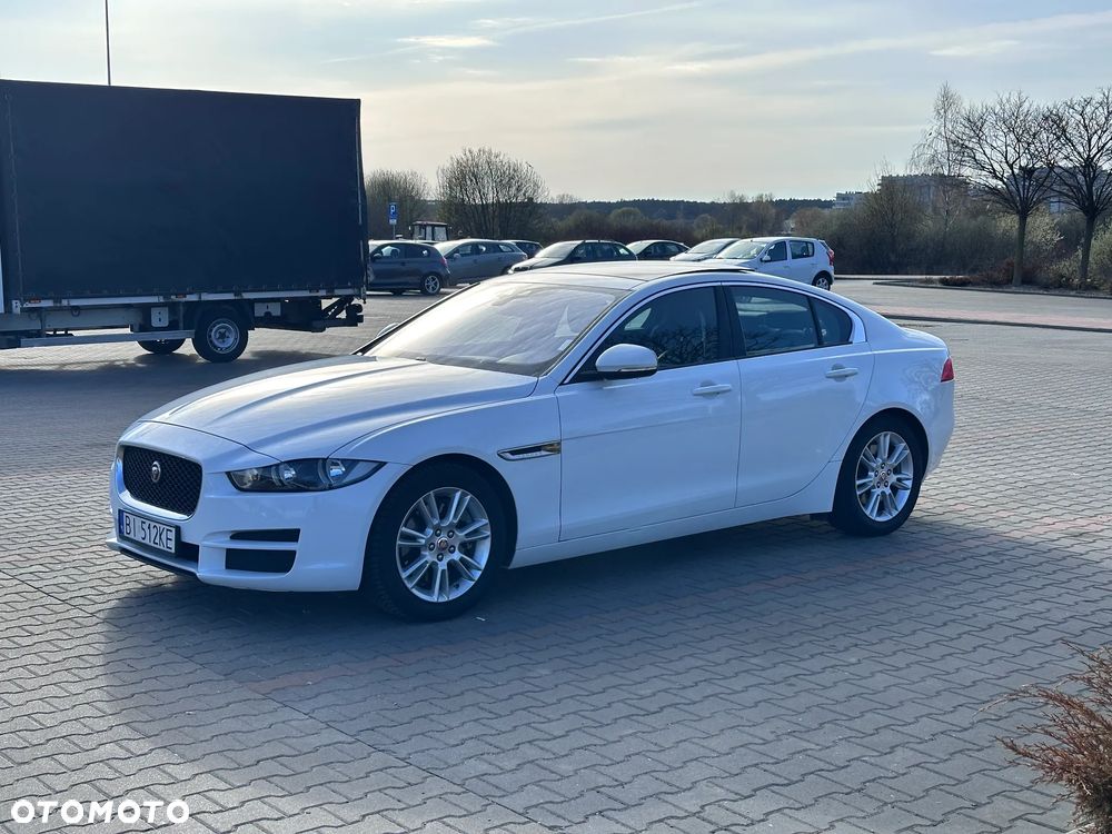 Jaguar XE - 10