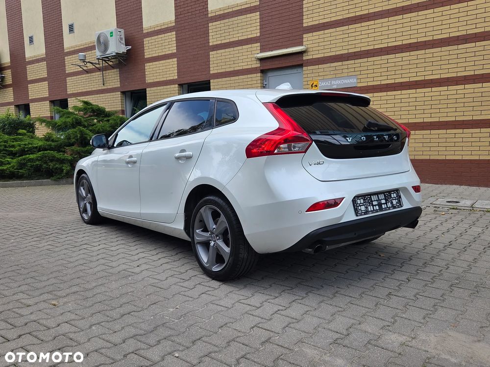Volvo V40 T2 Momentum - 11