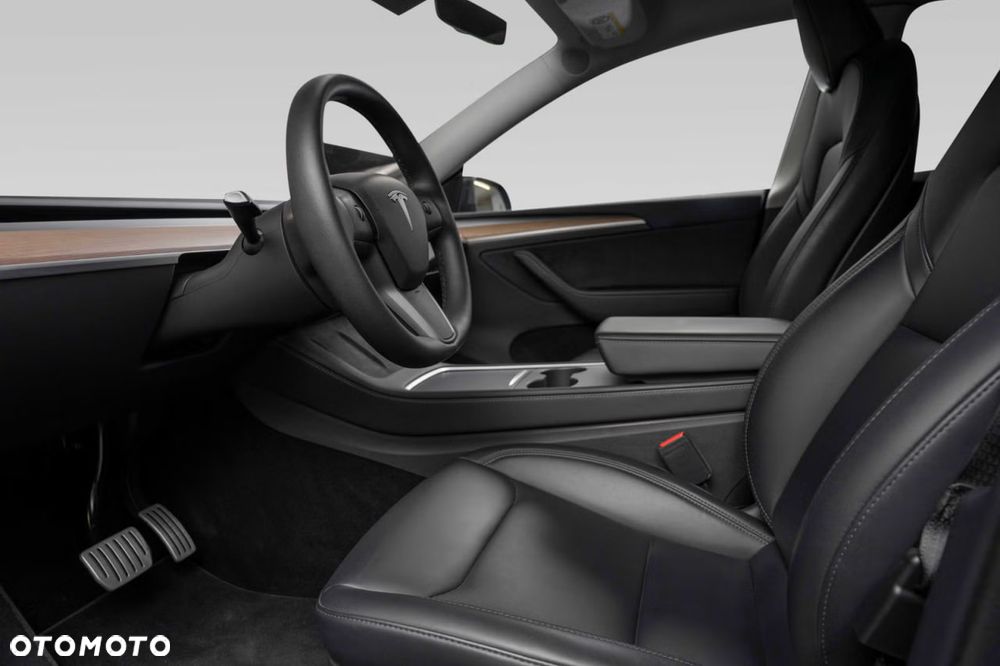 Tesla Model Y Performance Dual Motor AWD - 16