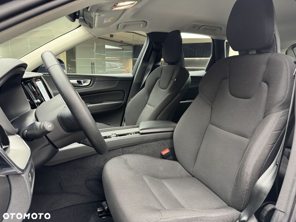 Volvo XC 60 B5 B AWD Momentum Pro - 12