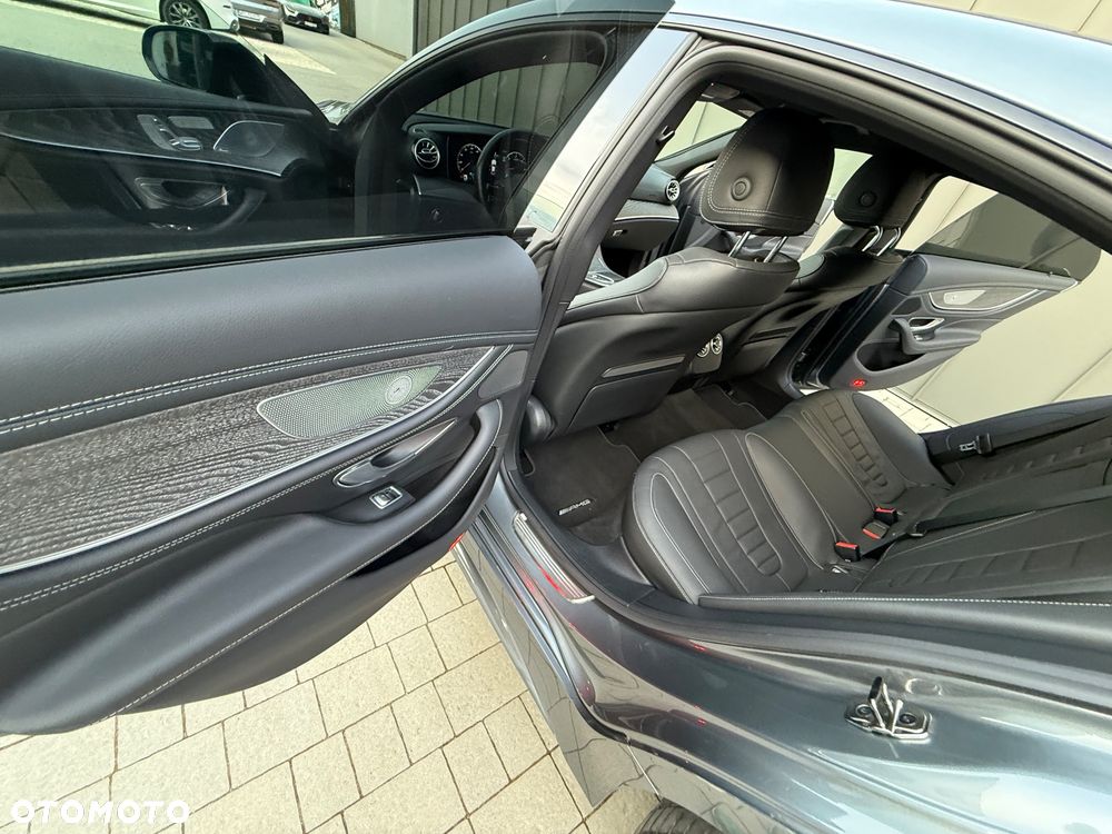 Mercedes-Benz CLS 300 d 4-Matic AMG - 19