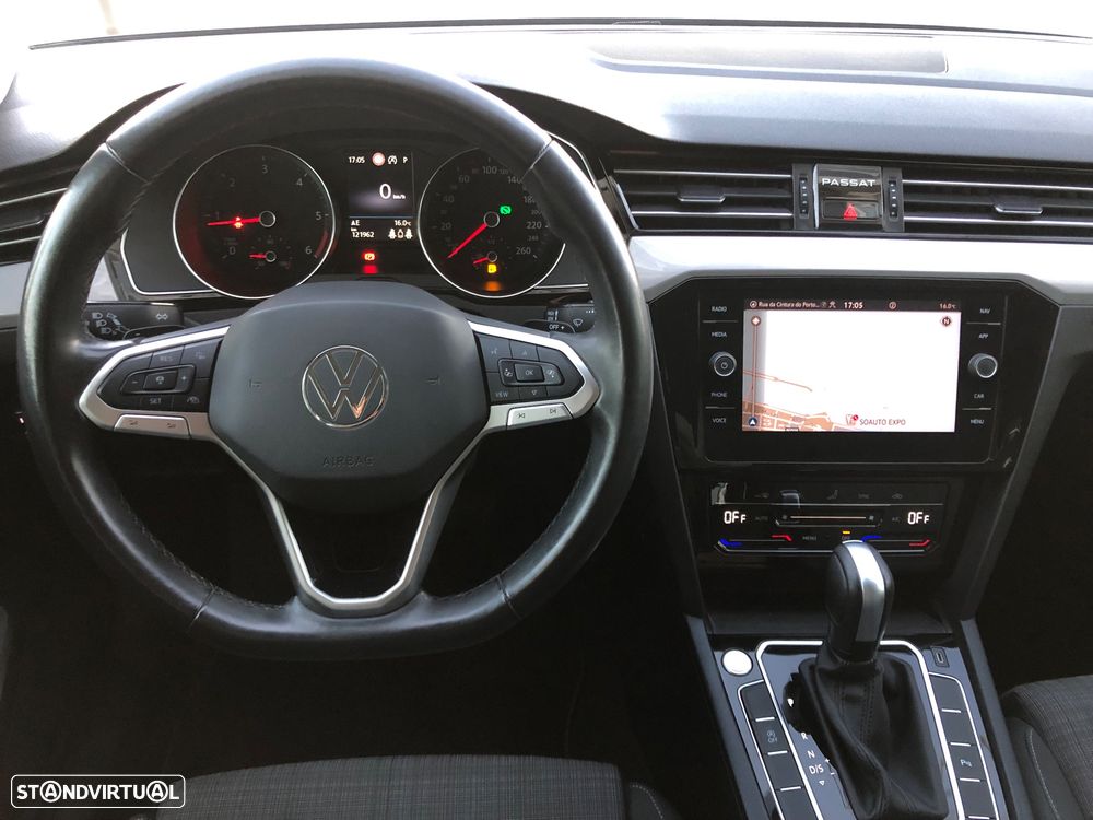 VW Passat Variant 2.0 TDi Business DSG - 31