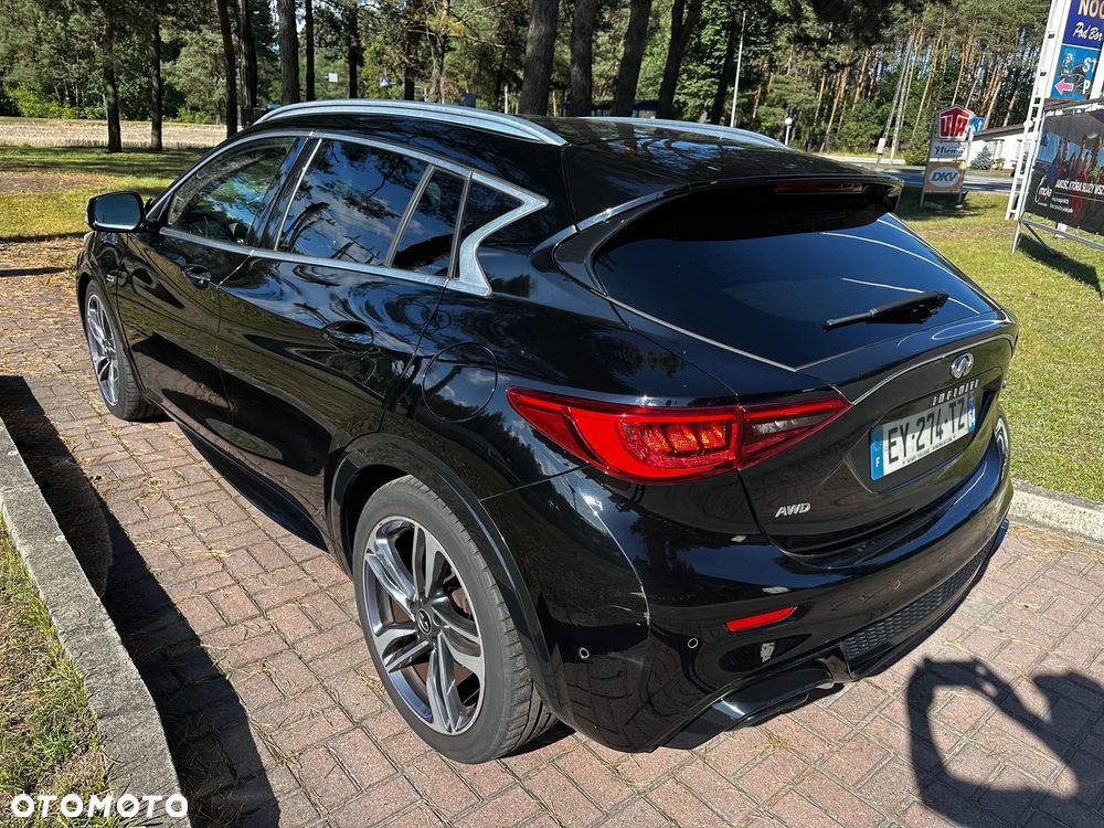Infiniti Q30 - 2