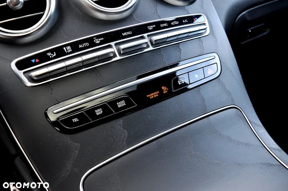 Mercedes-Benz GLC 200 d 4Matic 9G-TRONIC AMG Line - 32