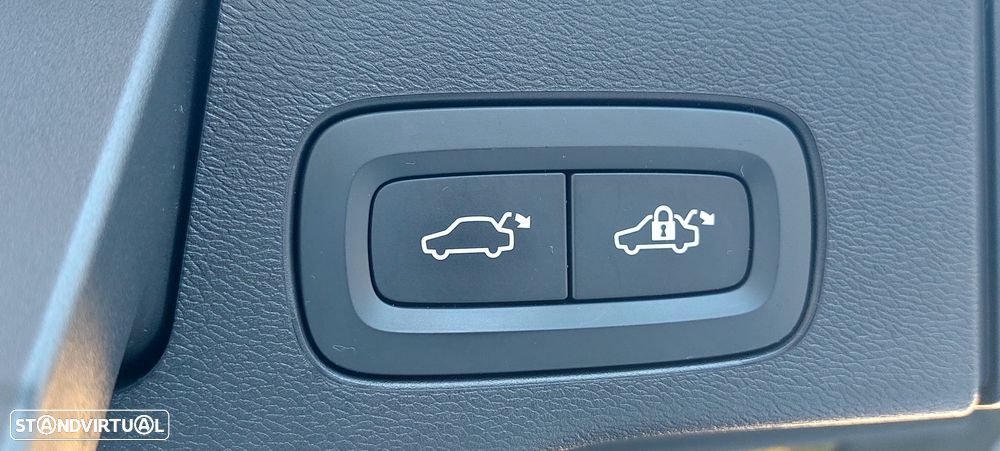 Volvo XC 60 2.0 B5 R-Design AWD - 24