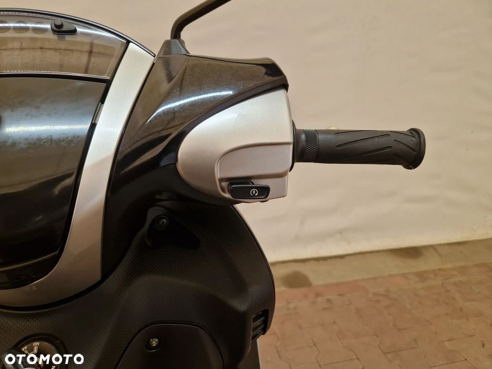Yamaha X-max - 25