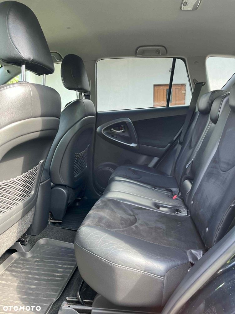 Toyota RAV4 - 8