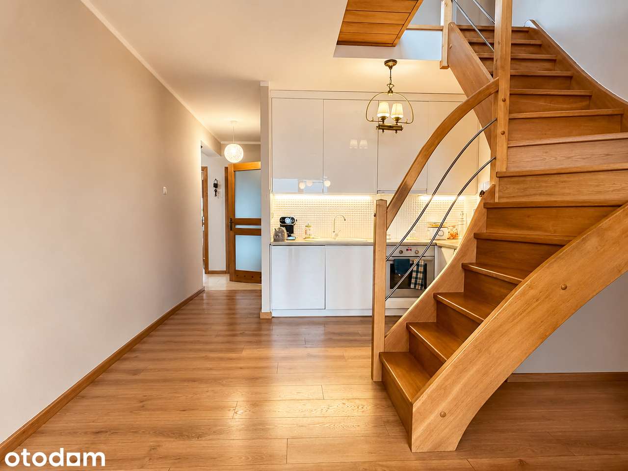 Dwupoziomowy apartament z antresolą i widokiem na góry