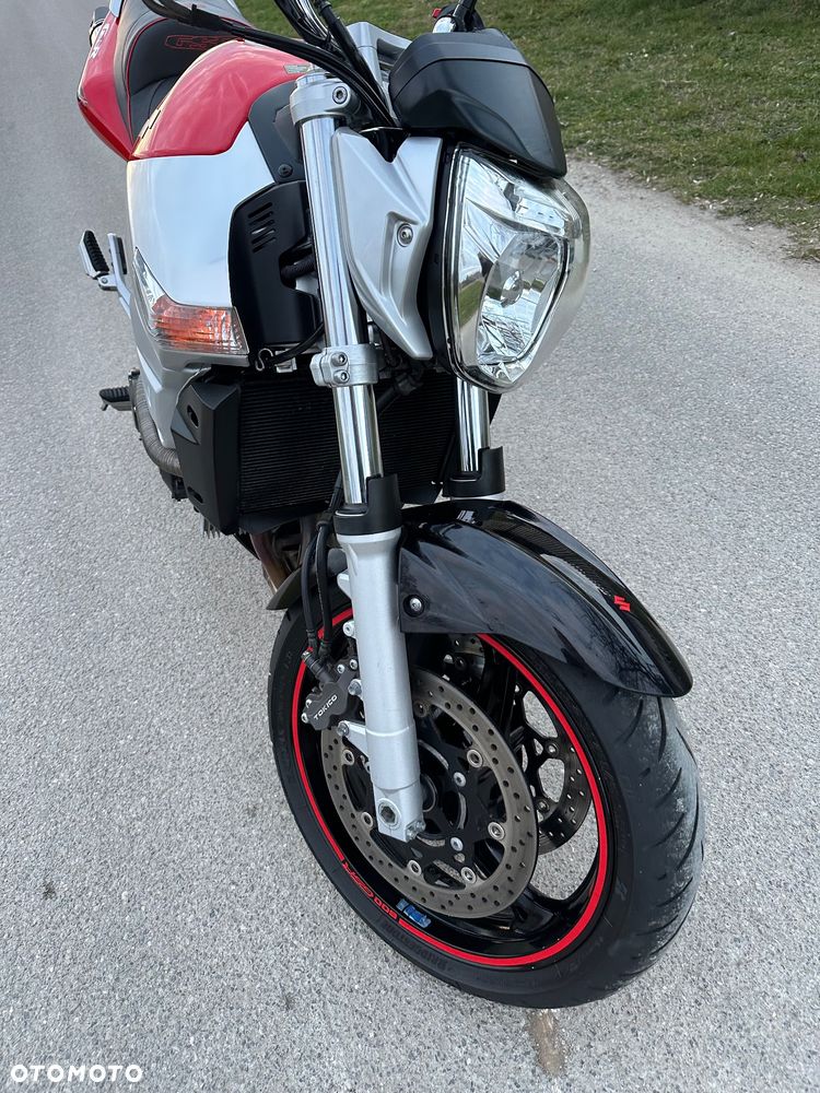 Suzuki GSR - 5