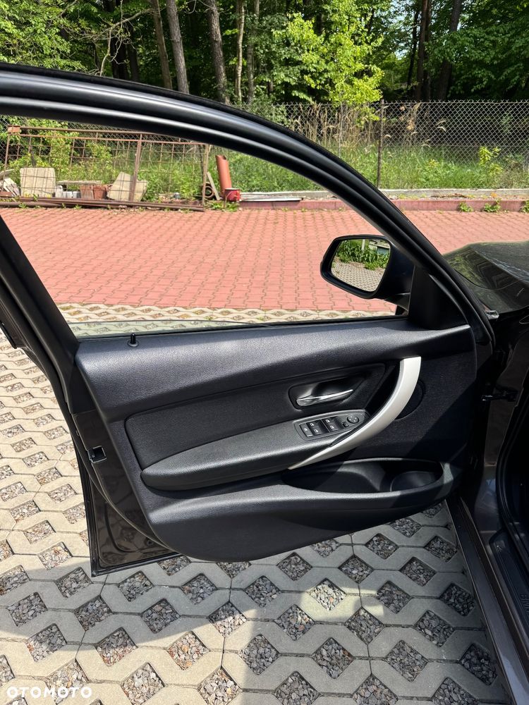 BMW Seria 3 316d - 36
