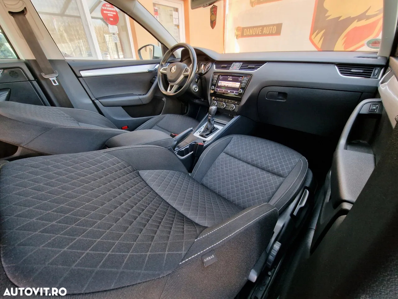 Skoda Octavia Combi 2.0 TDI DSG Edition - 15