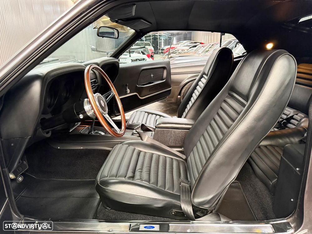 Ford Mustang - 24