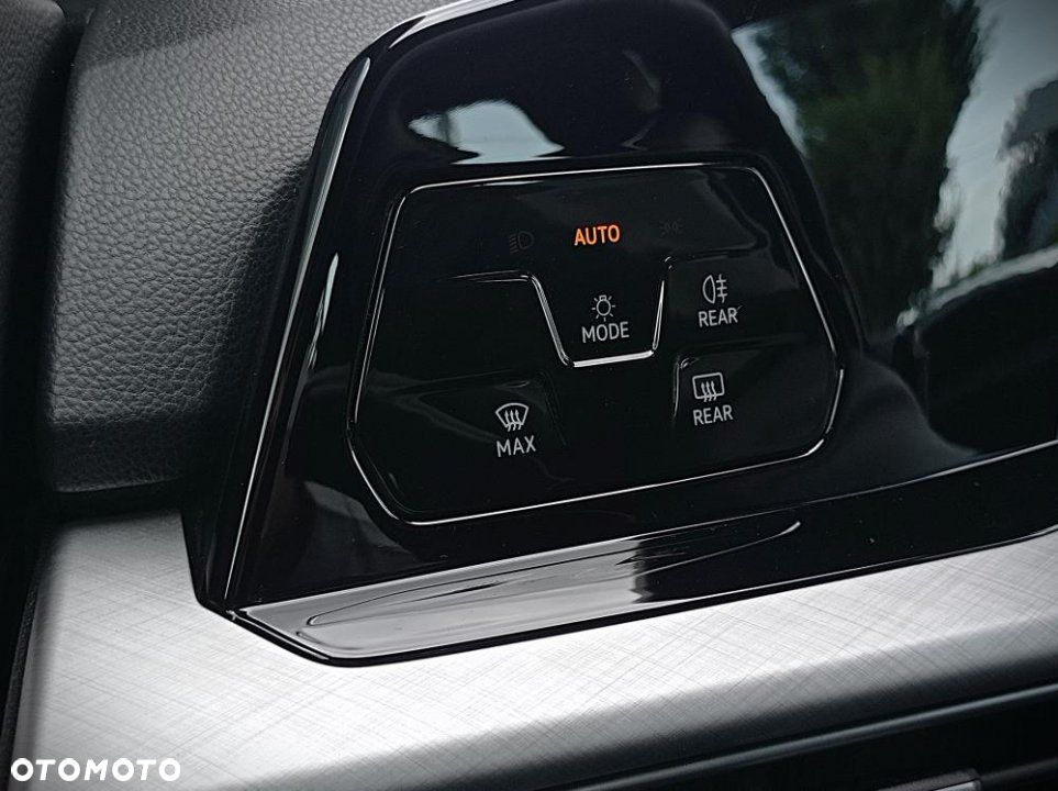 Volkswagen Golf - 22