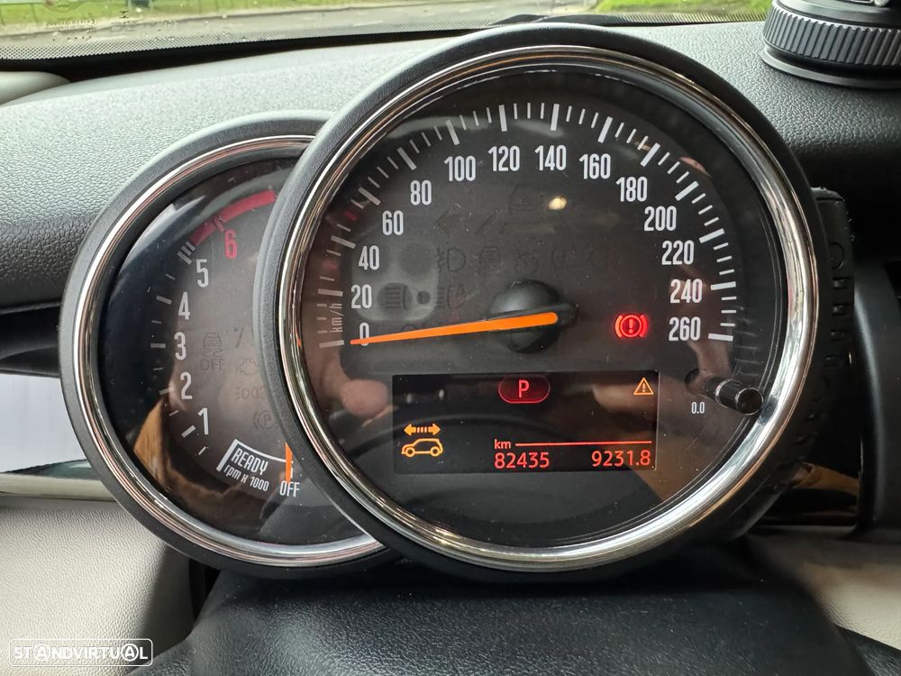 MINI 5 Portas Cooper D Auto - 14