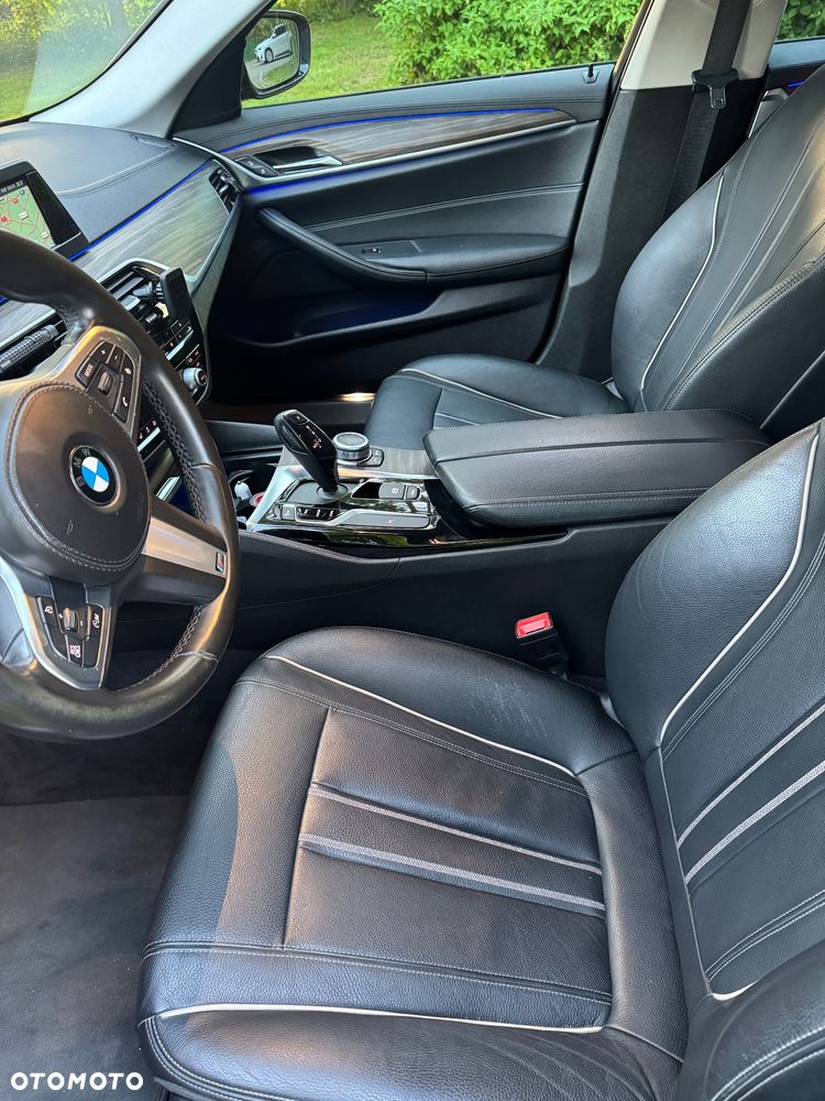 BMW Seria 5 520d xDrive Luxury Line sport - 28