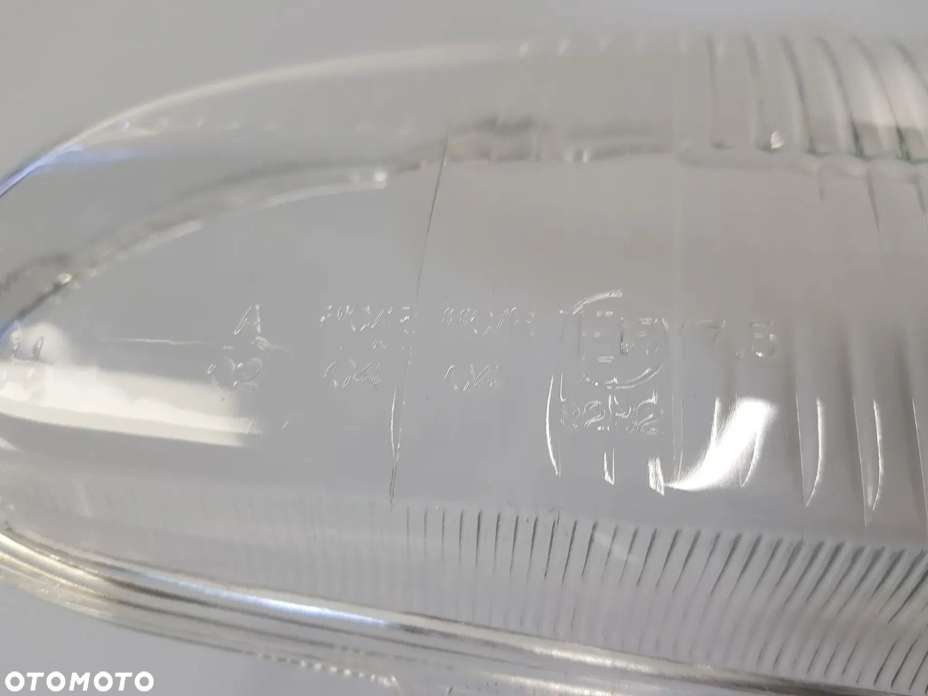 Szkło rozpraszające reflektora Lewy Przód Ford Mondeo MK1 - 3