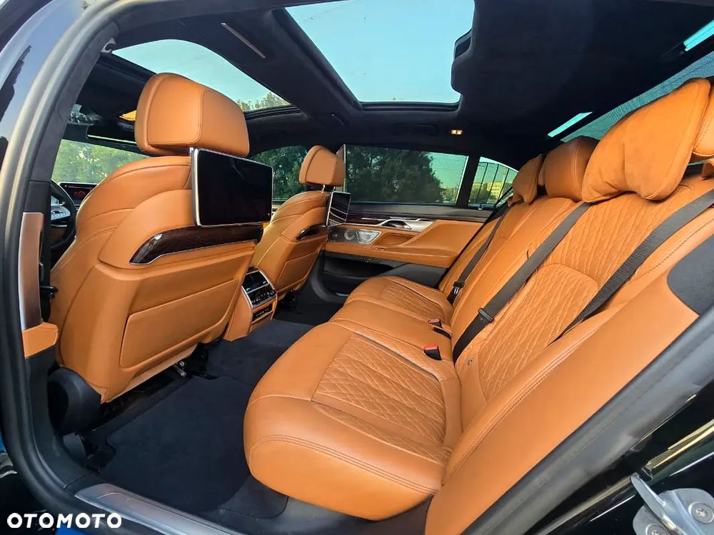 BMW Seria 7 750Li xDrive - 16