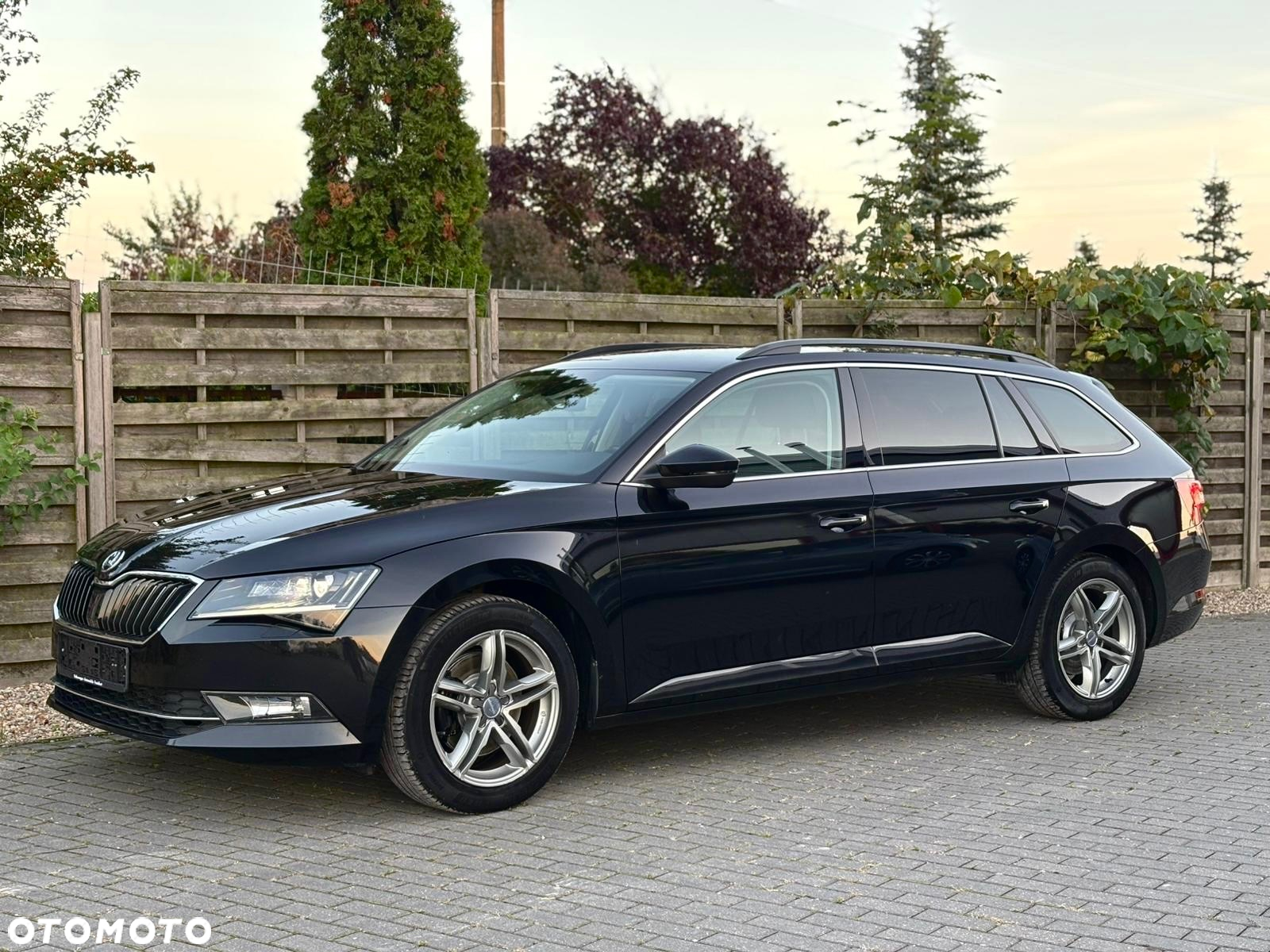 Skoda Superb 2.0 TDI DSG Premium Edition - 6