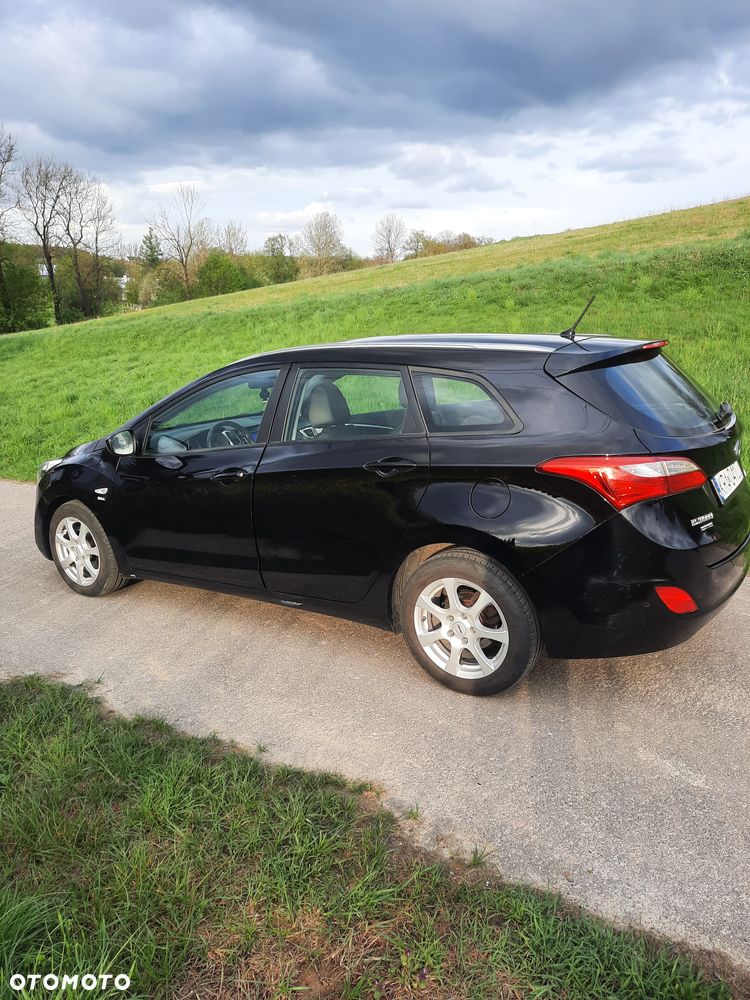 Hyundai i30 1.6 CRDI Automatik Style - 4