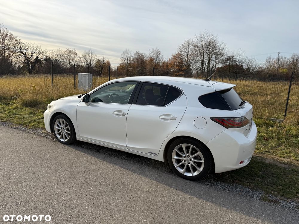 Lexus CT - 9