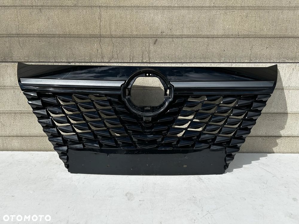 NISSAN QASHQAI III J12 LIFT 62310HN10A ATRAPA ZDERZAKA GRILL POD KAMERĘ ORYGINAŁ