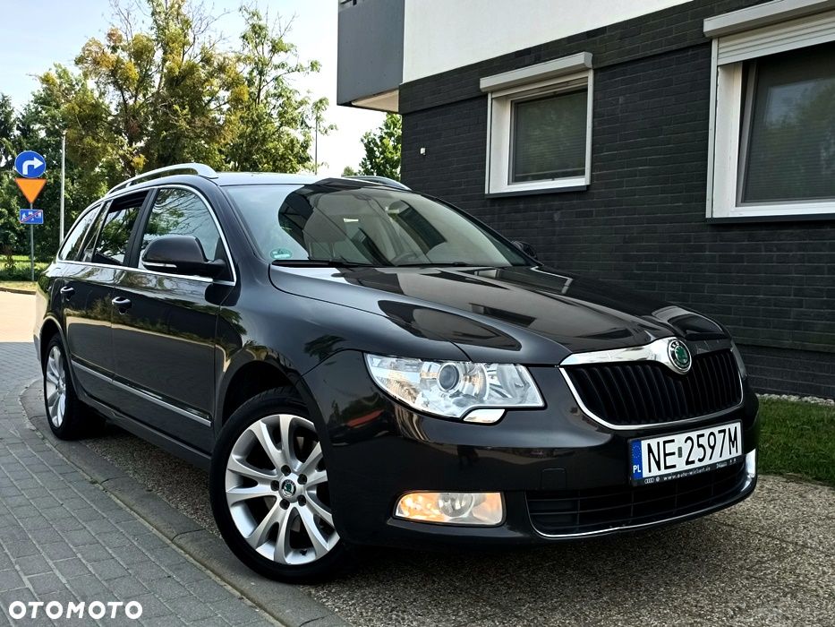 Skoda Superb 2.0 TDI DSG Exclusive - 2