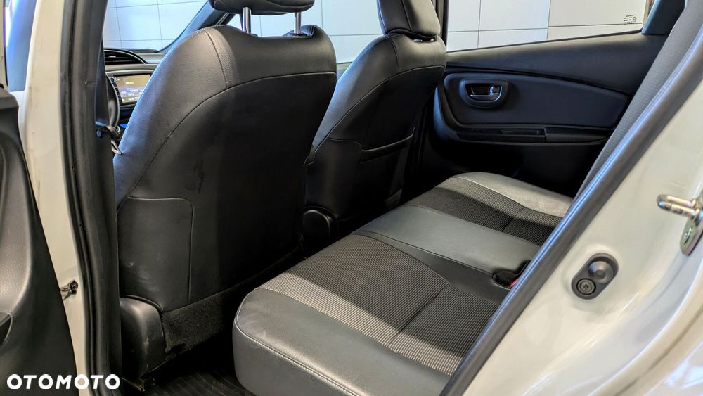 Toyota Yaris Hybrid 100 Dynamic - 12