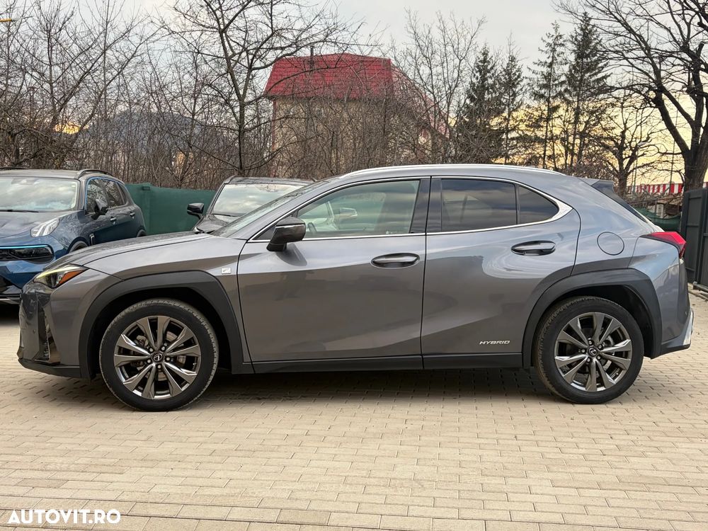 Lexus UX 250h (E-FOUR) F SPORT - 32