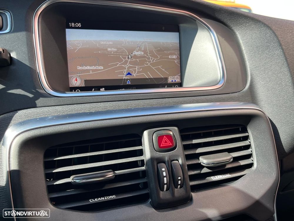 Volvo V40 Cross Country 1.5 T3 Summum Geartronic - 25