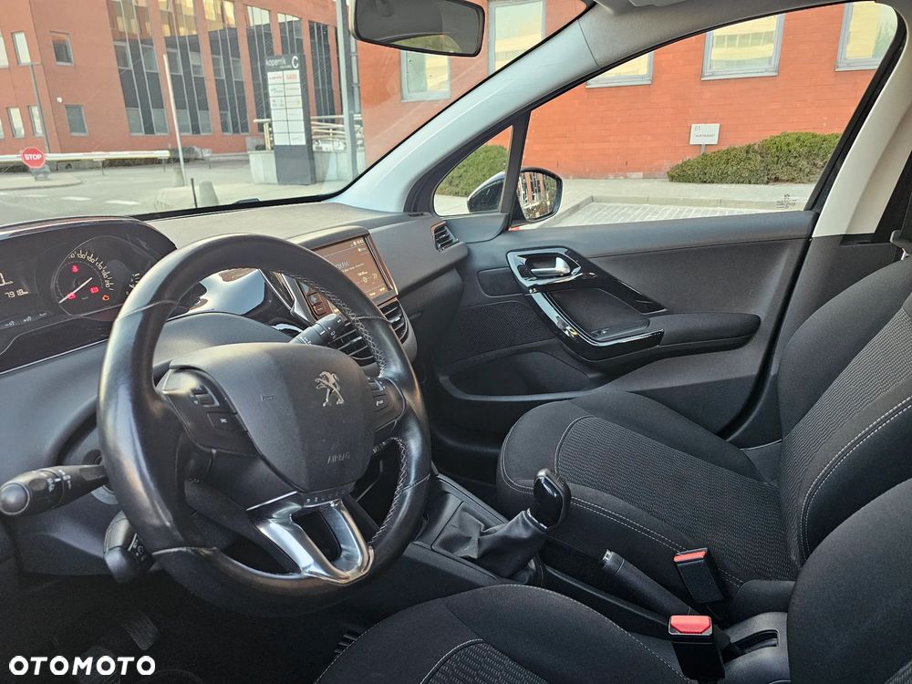 Peugeot 208 PureTech 82 Urban Move - 22
