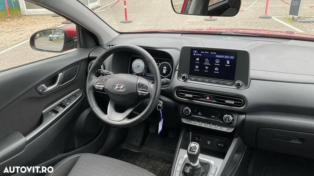 Hyundai KONA - 36