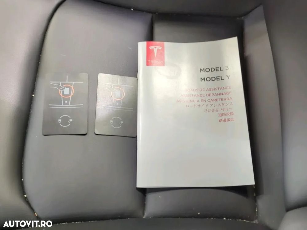 Tesla Model Y Long Range Dual Motor AWD - 11