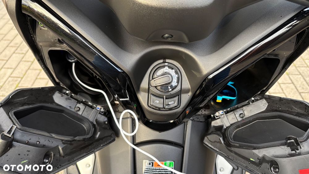 Yamaha X-max - 17
