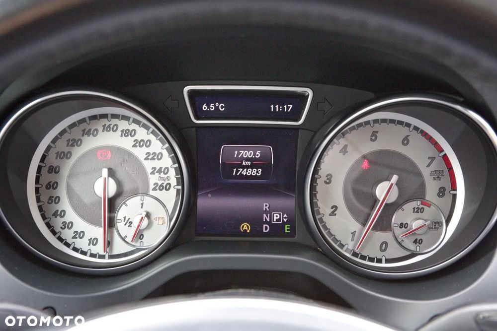 Mercedes-Benz GLA 200 7G-DCT - 14