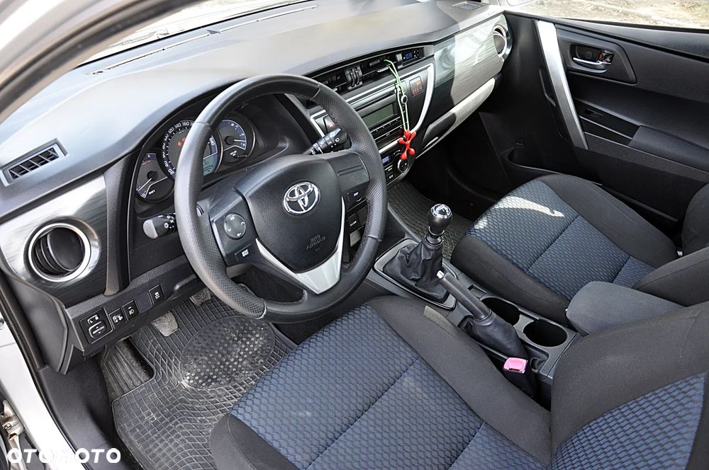 Toyota Auris 1.4 D-4D Luna - 13