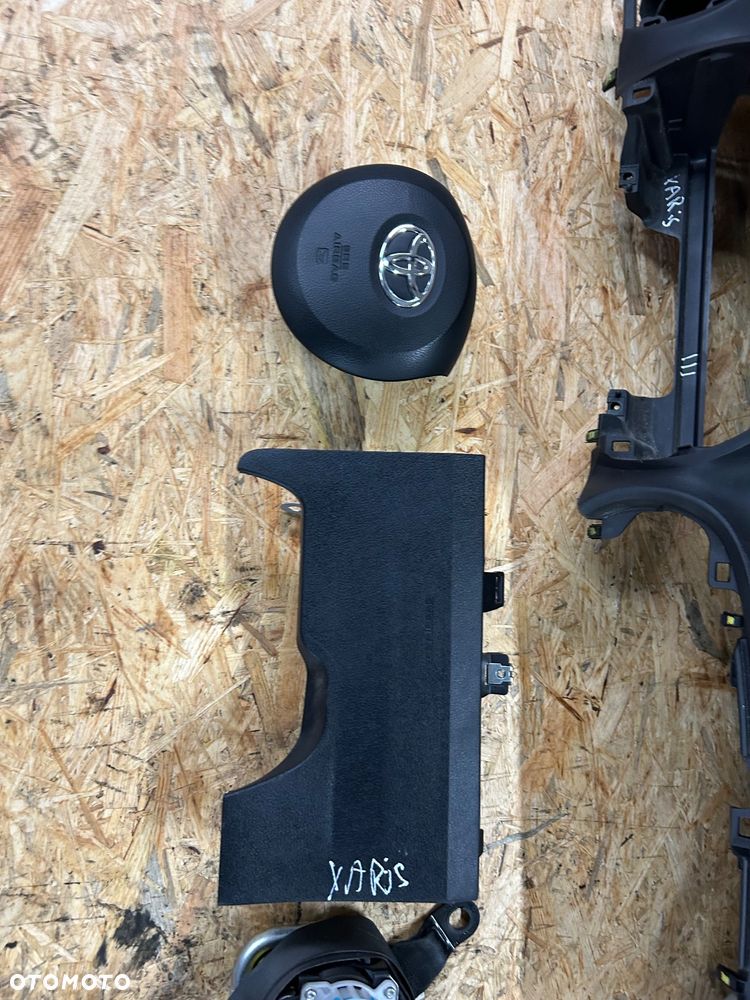 Toyota Yaris III konsola deska rozdzielcza pasy napinacze poduszki airbag komplet - 4