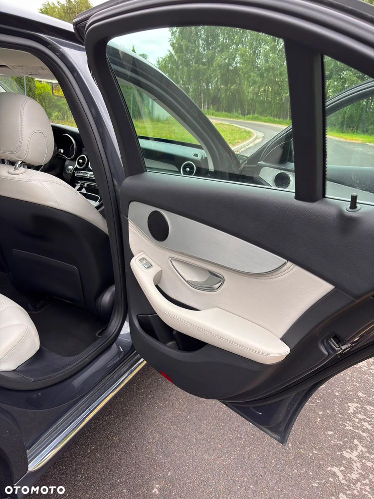 Mercedes-Benz Klasa C 300 7G-TRONIC AMG Line - 29