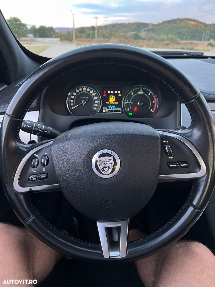 Jaguar XF 2.2D - 15