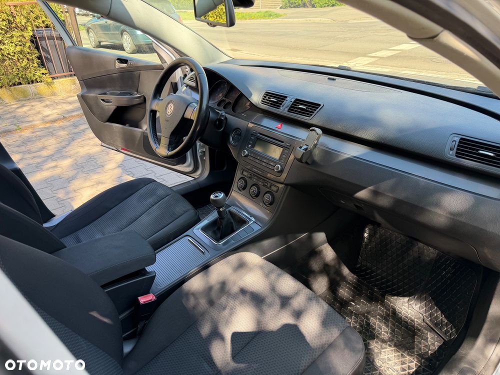Volkswagen Passat 1.6 Comfortline Family - 7